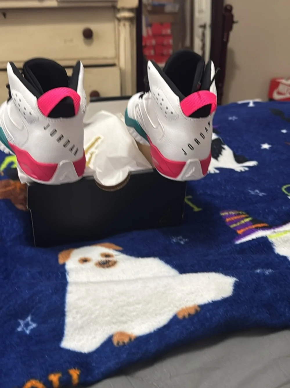 Jordan lift off Kids Basketball Sneakers in White, Teal & Pink